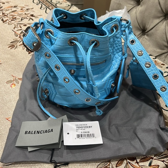 Balenciaga XS Le Cagole Bucket Bag - Picture 14 of 16